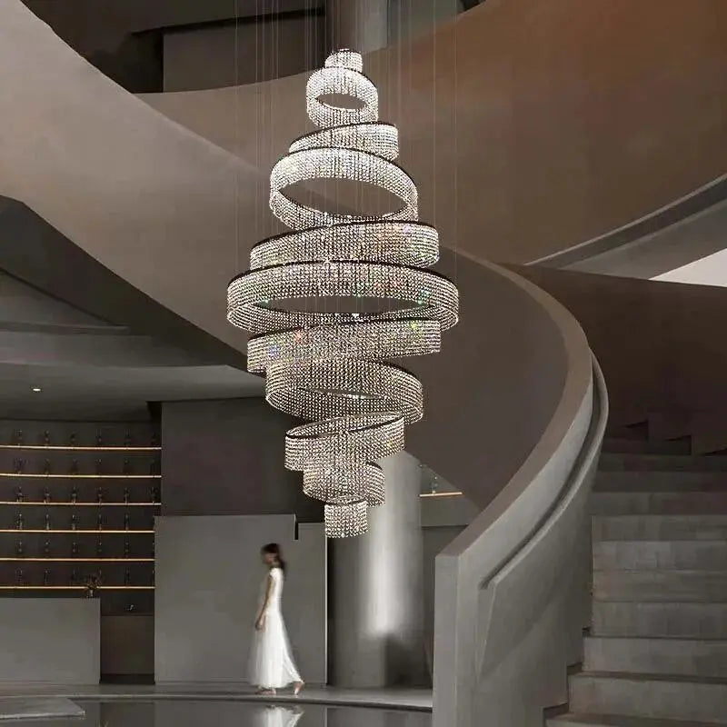 Lámpara de araña de cristal de lujo con gran escalera