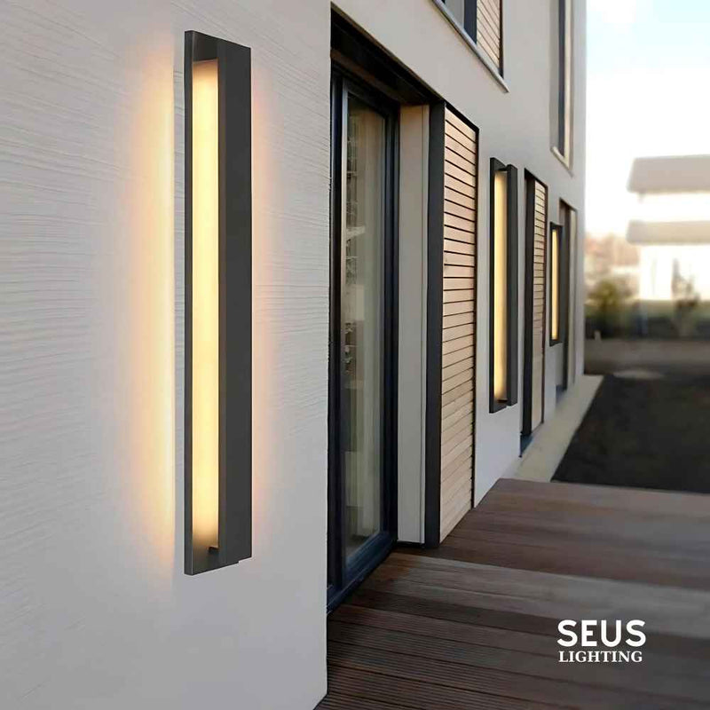 Senia Vintage Outdoor Wall Light — traditional lantern-style sconce with antique finish